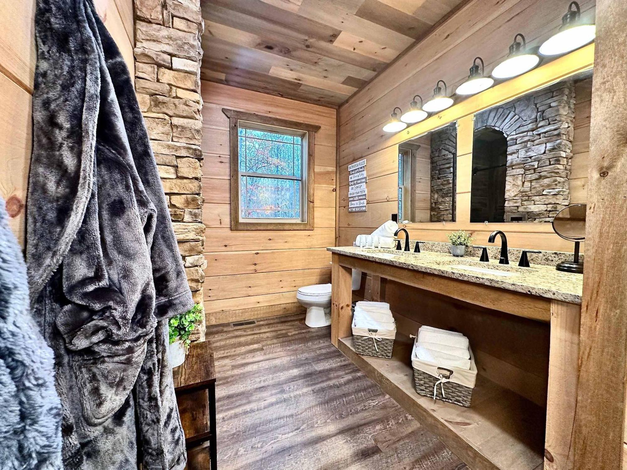 Smoky Mist Ridge - New! Relaxing Luxury Getaway! Holiday home