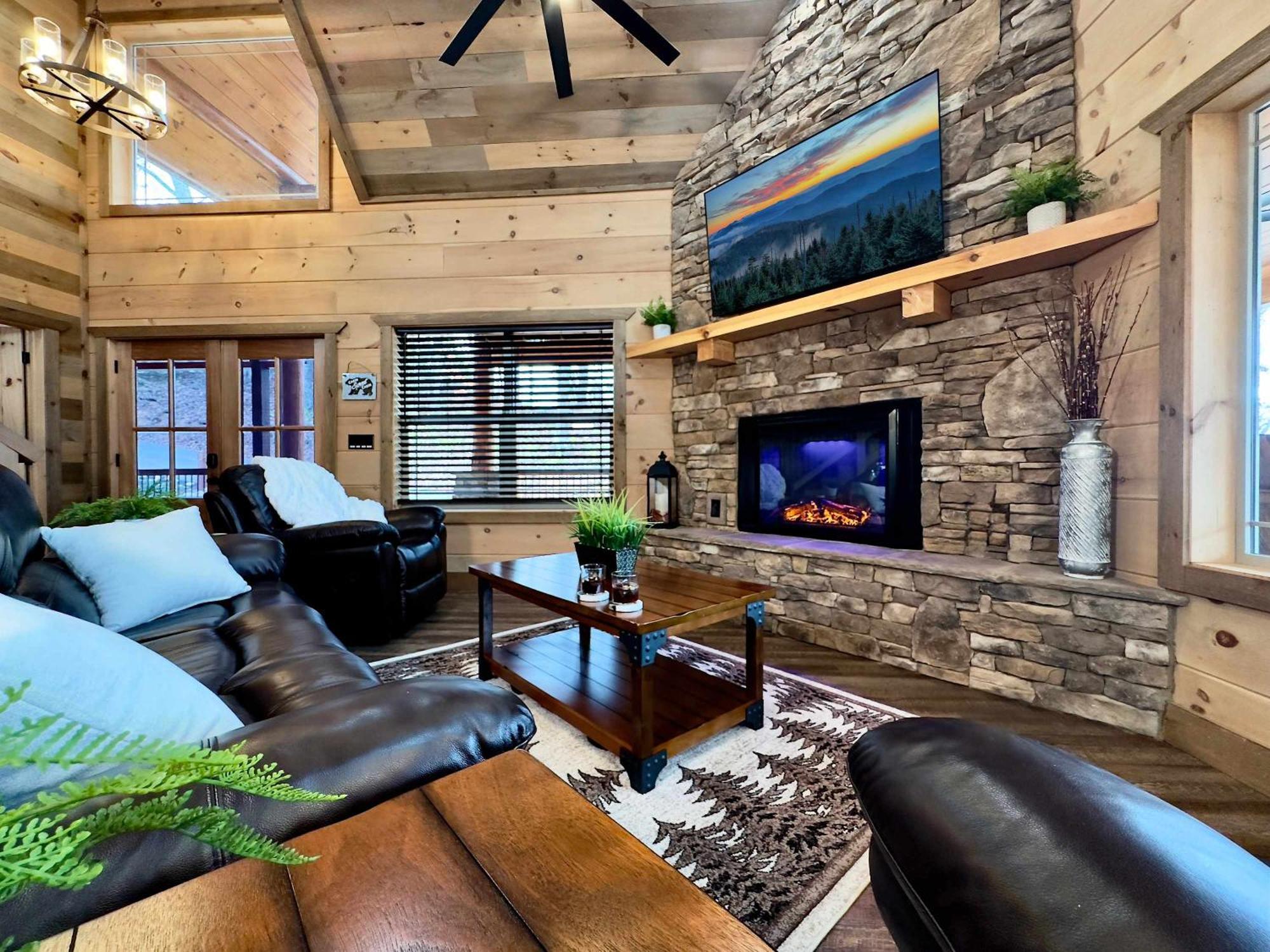 Holiday home Smoky Mist Ridge - New! Relaxing Luxury Getaway!